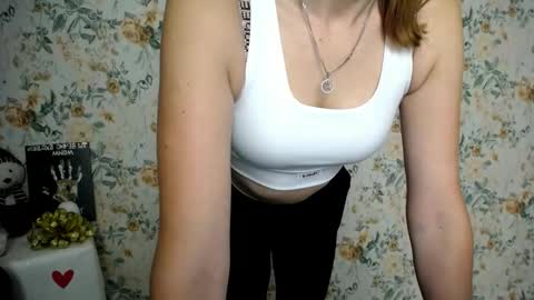 Snapshot of milana_cutie_ chatting on September 18, 6:23 am Milana online show from September 18, 6:23 am