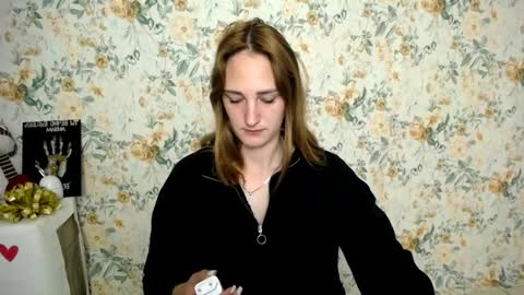 Snapshot of milana_cutie_ chatting on September 24, 6:12 am Milana online show from September 24, 6:12 am