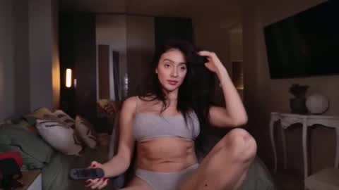 milana online show from December 21, 11:41 pm