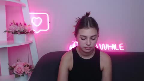 Snapshot of milanaangelas chatting on February 21, 3:54 pm milanaangelas online show from February 21, 3:54 pm