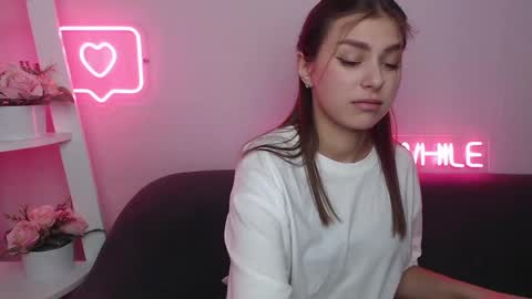 Snapshot of milanaangelas chatting on December 12, 6:14 am milanaangelas online show from December 12, 6:14 am
