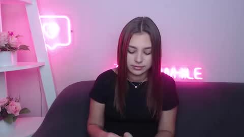Snapshot of milanaangelas chatting on February 10, 5:36 am milanaangelas online show from February 10, 5:36 am