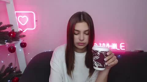 Snapshot of milanaangelas chatting on December 16, 5:38 am milanaangelas online show from December 16, 5:38 am