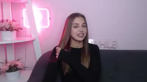 Snapshot of milanaangelas chatting on October 3, 5:23 am milanaangelas online show from October 3, 5:23 am