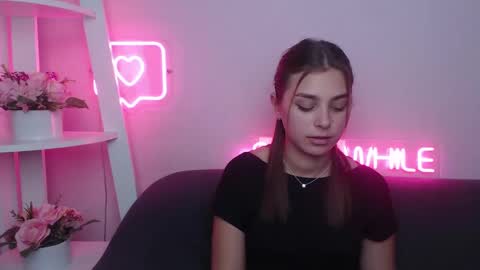 Snapshot of milanaangelas chatting on February 1, 3:50 pm milanaangelas online show from February 1, 3:50 pm