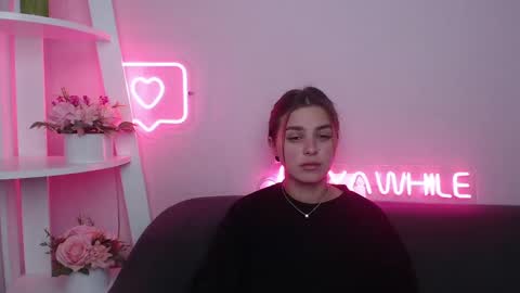 Snapshot of milanaangelas chatting on February 22, 5:53 pm milanaangelas online show from February 22, 5:53 pm