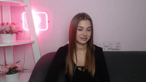 Snapshot of milanaangelas chatting on October 13, 8:44 pm milanaangelas online show from October 13, 8:44 pm