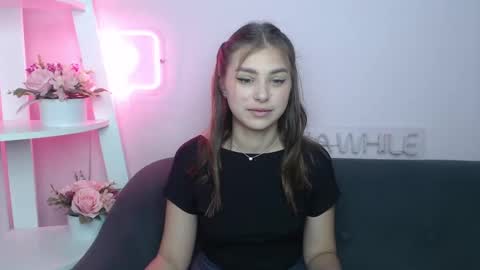 Snapshot of milanaangelas chatting on March 3, 5:37 am milanaangelas online show from March 3, 5:37 am