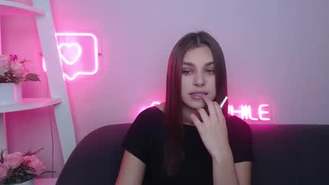 Snapshot of milanaangelas chatting on February 3, 5:40 am milanaangelas online show from February 3, 5:40 am