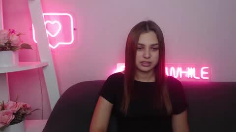 Snapshot of milanaangelas chatting on February 2, 5:42 am milanaangelas online show from February 2, 5:42 am