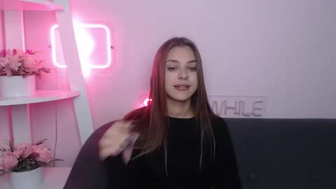 Snapshot of milanaangelas chatting on October 4, 5:24 am milanaangelas online show from October 4, 5:24 am