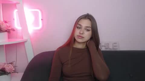 Snapshot of milanaangelas chatting on October 19, 5:09 am milanaangelas online show from October 19, 5:09 am