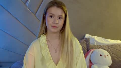 MilanaBalmain online show from April 22, 4:26 pm