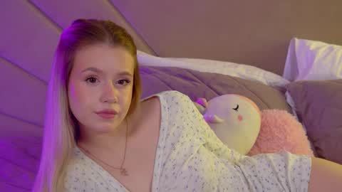 MilanaBalmain online show from April 27, 4:31 am