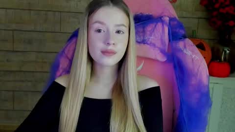 MilanaBalmain online show from November 3, 4:27 am