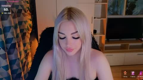 Lana online show from April 5, 6:07 pm