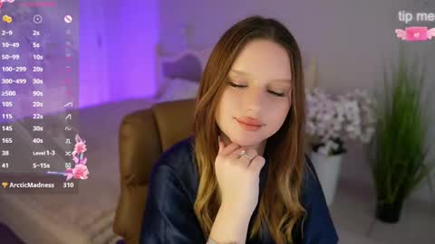 milanamoons online show from April 25, 1:41 pm