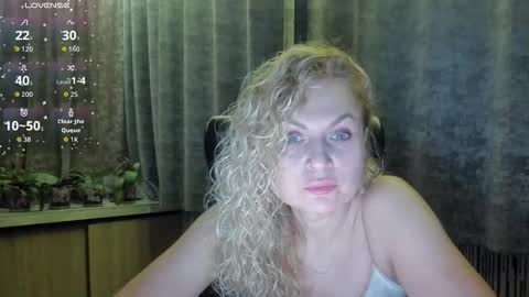 Snapshot of milanna_x chatting on October 12, 9:06 pm milanna_x online show from October 12, 9:06 pm