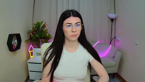 milasecretsss online show from April 28, 7:01 am