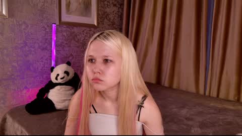 Mia online show from April 26, 3:43 pm