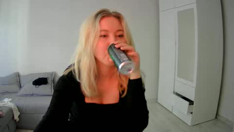 Milena new nonude shy blonde natural online show from June 13, 10:02 am