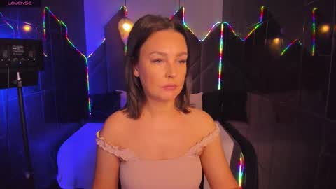 Snapshot of milena_mellow chatting on September 18, 8:18 pm Milena online show from September 18, 8:18 pm