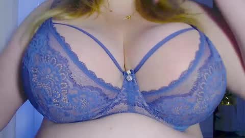 Snapshot of milensxx chatting on December 26, 10:48 am Milensxx online show from December 26, 10:48 am
