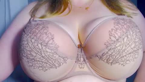 Snapshot of milensxx chatting on October 3, 10:59 pm Milensxx online show from October 3, 10:59 pm