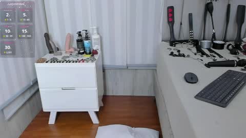 MILEY  online show from April 29, 6:05 am