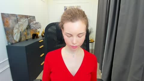 mileygloss online show from April 24, 12:30 pm