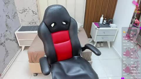 MILEY online show from April 27, 7:22 pm