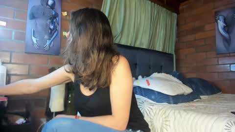 Snapshot of milf_darling chatting on January 24, 10:19 pm Victoria online show from January 24, 10:19 pm