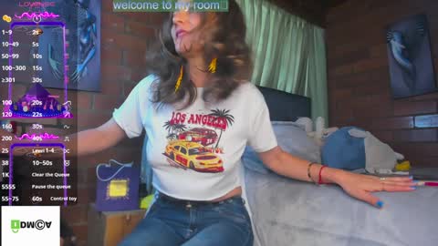 Snapshot of milf_darling chatting on December 3, 9:23 pm Victoria online show from December 3, 9:23 pm