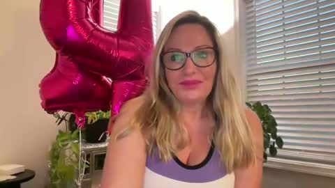 MIlf Goddess online show from October 17, 11:13 am