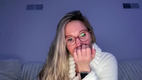 MIlf Goddess online show from March 10, 6:16 am