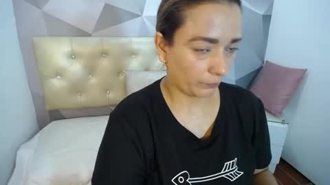 milf_hugeboobs online show from October 27, 11:06 am