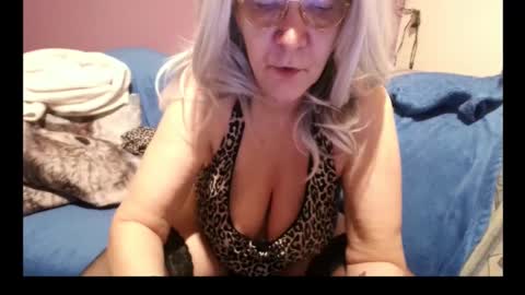 Snapshot of milfchantal chatting on January 20, 7:25 am Milfchantal online show from January 20, 7:25 am