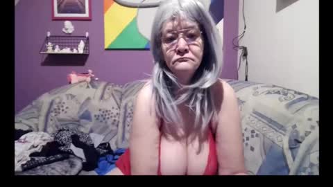 Snapshot of milfchantal chatting on February 18, 8:38 am Milfchantal online show from February 18, 8:38 am