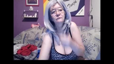 Snapshot of milfchantal chatting on February 17, 7:58 am Milfchantal online show from February 17, 7:58 am
