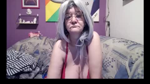 Snapshot of milfchantal chatting on February 21, 3:34 am Milfchantal online show from February 21, 3:34 am