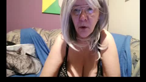 Snapshot of milfchantal chatting on January 24, 7:51 am Milfchantal online show from January 24, 7:51 am