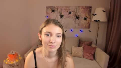 milinafox online show from October 19, 1:40 am