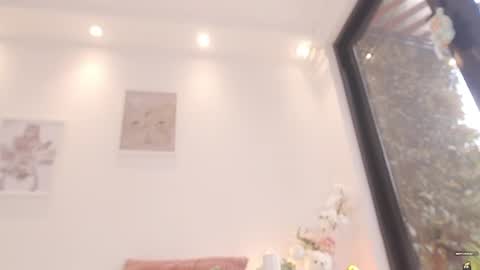 milky_0 online show from June 20, 7:39 pm