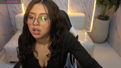 Snapshot of milky_tx chatting on October 19, 4:14 am Online 2200 to 600 online show from October 19, 4:14 am