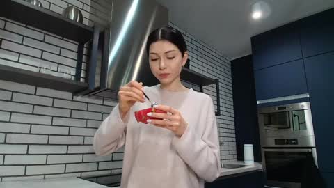 milla bella online show from February 25, 9:35 pm