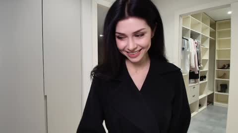 milla bella online show from December 14, 8:03 pm