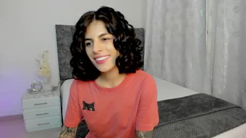 Snapshot of milla_pixxie chatting on February 15, 4:03 am Milagros online show from February 15, 4:03 am
