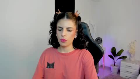 Snapshot of milla_pixxie chatting on December 22, 10:17 am Milagros online show from December 22, 10:17 am