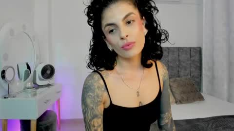 Snapshot of milla_pixxie chatting on January 25, 2:37 am Milagros online show from January 25, 2:37 am