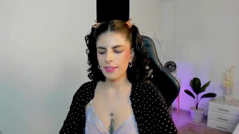 Snapshot of milla_pixxie chatting on December 8, 7:47 am Milagros online show from December 8, 7:47 am